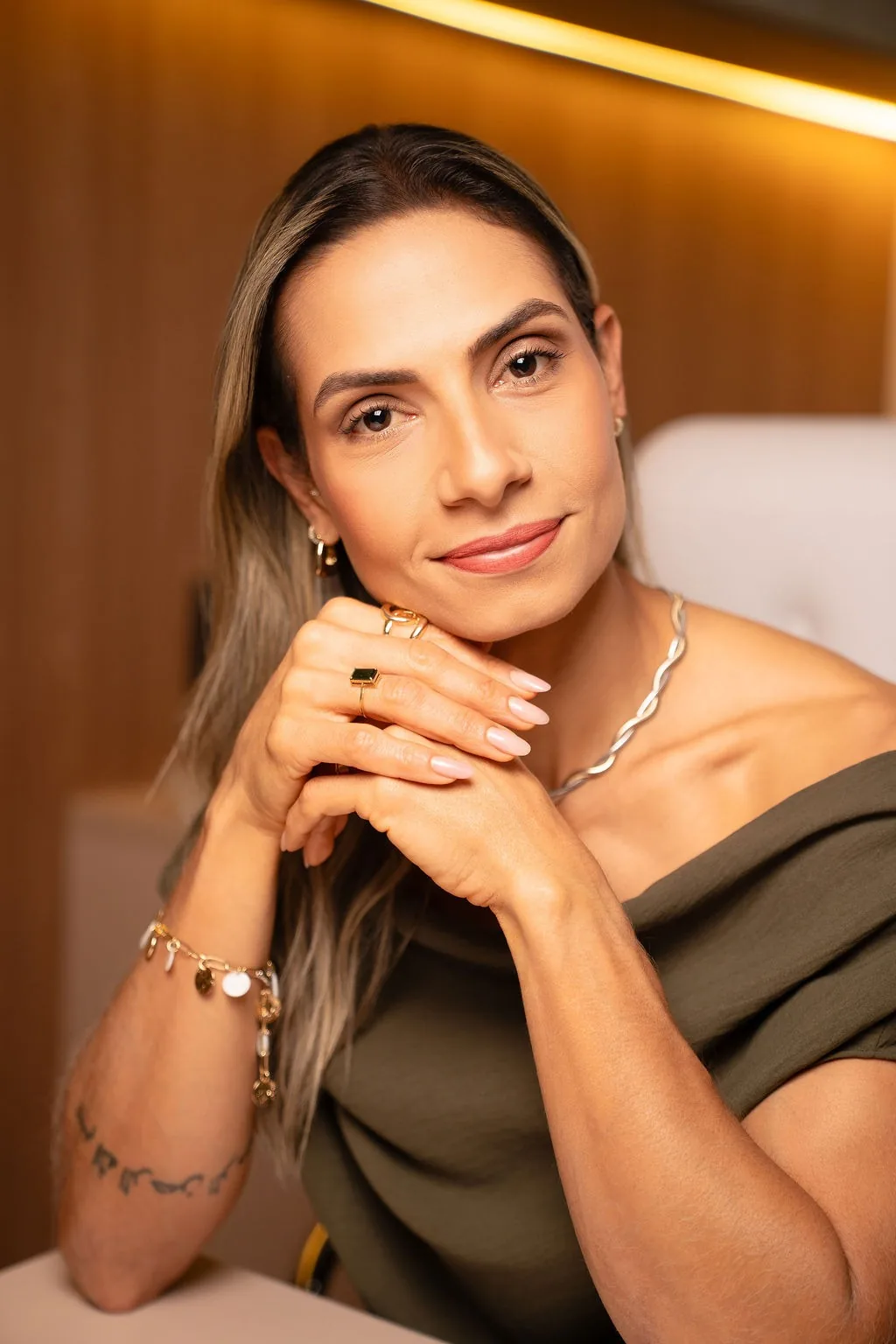 Dra. Ju Albuquerque no consultório